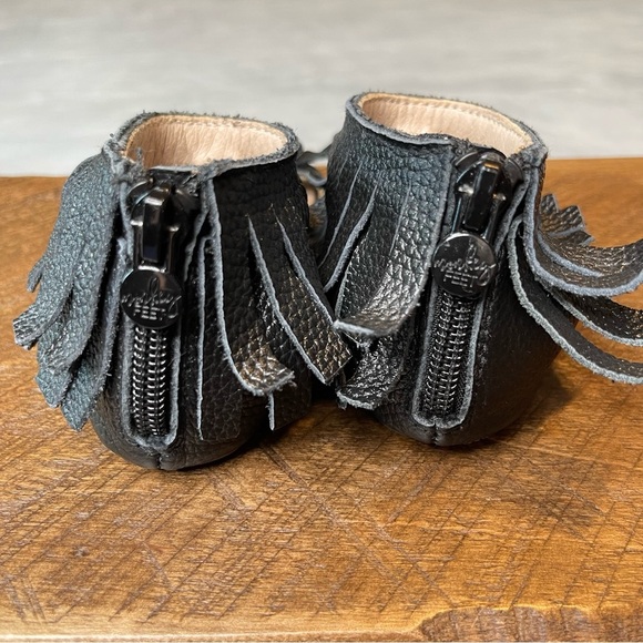 Monkey Feet Black Fringe Sandals Size 18-24 mo size 5/5.5 toddler - Picture 5 of 7